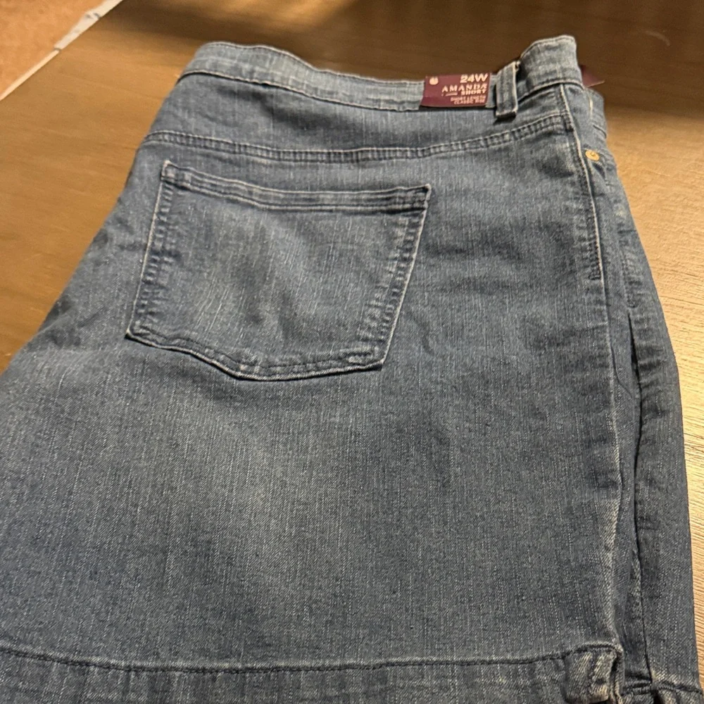 Gloria Vanderbilt Blue Women's Jean Shorts - Picture 1 of 10